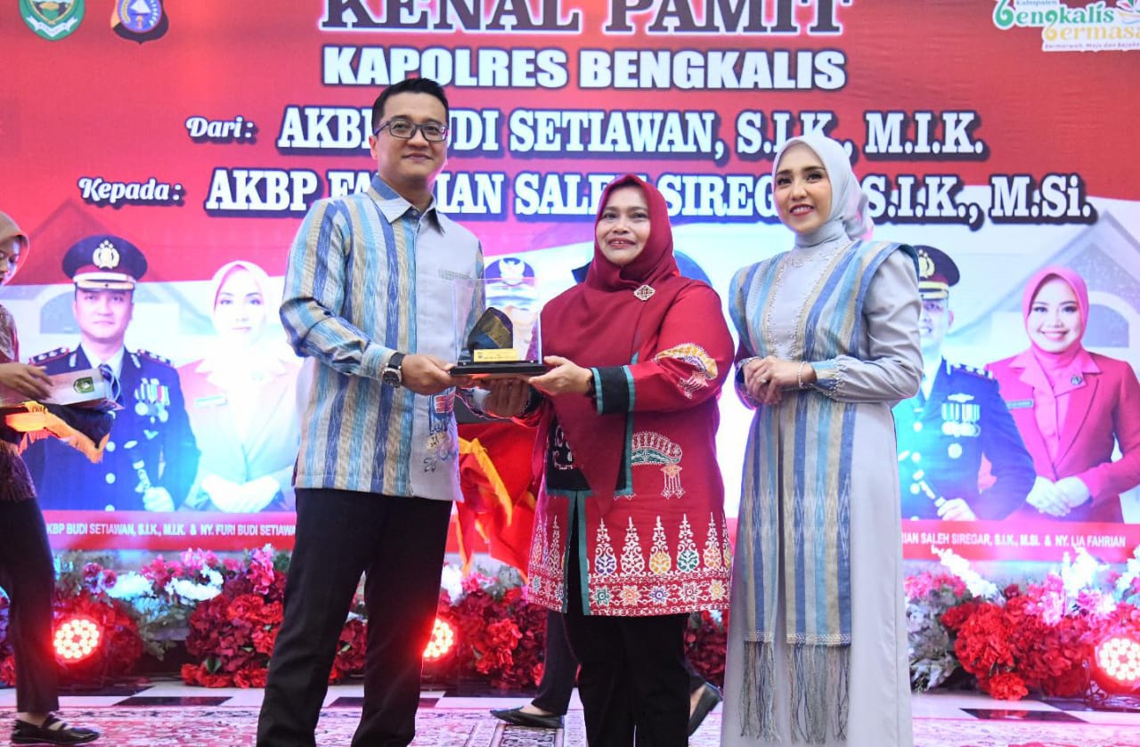 Bupati Kasmarni Apresiasi Kinerja AKBP Budi Setiawan, Sambut Kapolres Baru AKBP Fahrian Saleh Sirega
