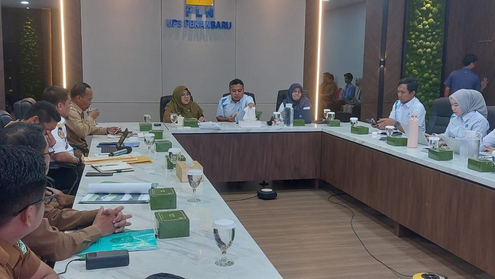 Bupati Siak Sambangi PLN untuk Percepat Listrik hingga Desa Terpencil