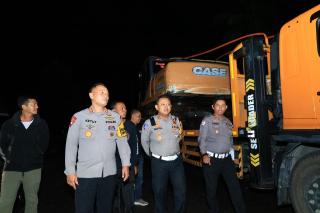 Polda Riau Kirim Tiga Alat Berat ke Agam, Percepat Pemulihan Pascabanjir