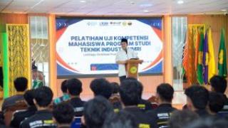 Rektor UMRI Tekankan Sertifikasi Kompetensi Harus Sejalan dengan Kemampuan Komunikasi Mahasiswa
