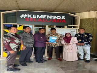 Bupati dan Wabup Kampar Temui Mensos Gus Ipul, Dorong Pembangunan Sekolah Rakyat 2026
