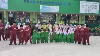 Disdukcapil Bengkalis Percepat Kepemilikan KIA, Serahkan Kartu Identitas Anak di Sekolah