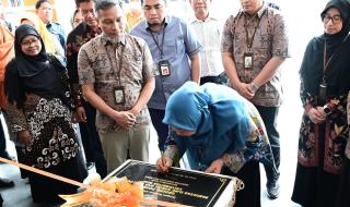 Rektor Unri Resmikan Taman Digital Bermasa dan Gedung Dosen FISIP