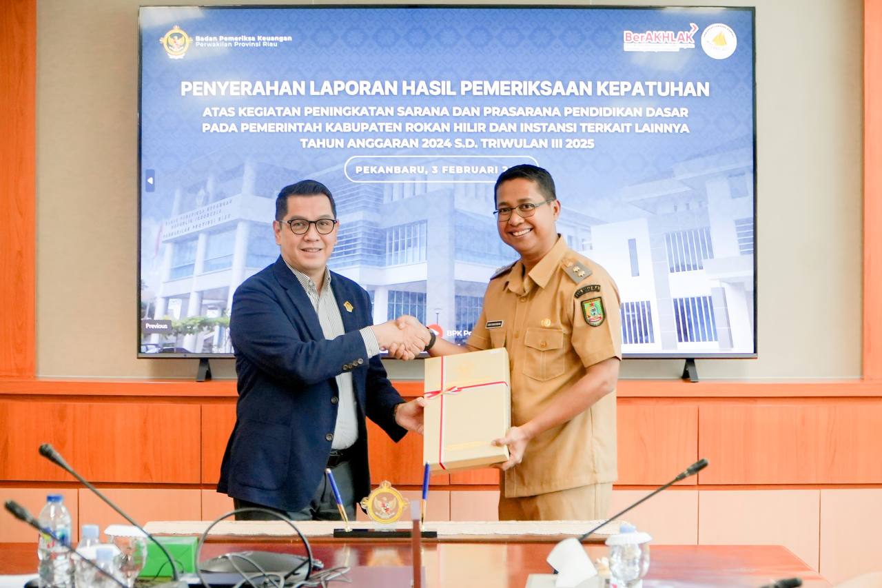 Wabup Jhony Charles Terima Laporan Audit BPK, Dorong Transparansi Pembangunan Sarpras Pendidikan Roh