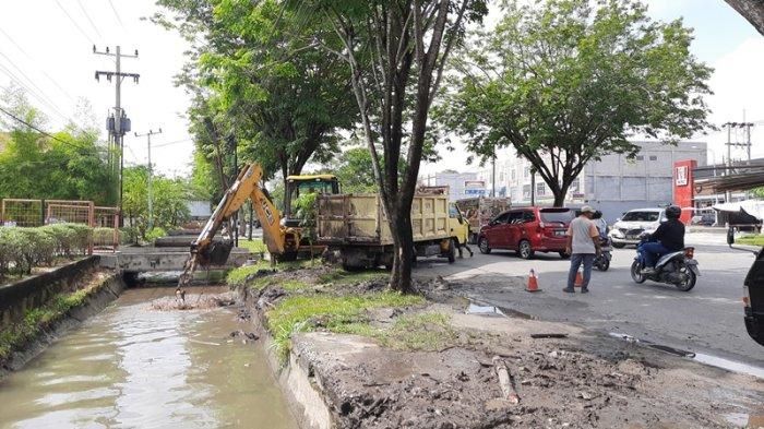 Pemko Pekanbaru Targetkan Normalisasi 900 Kilometer Drainase untuk Atasi Banjir Tahun 2026
