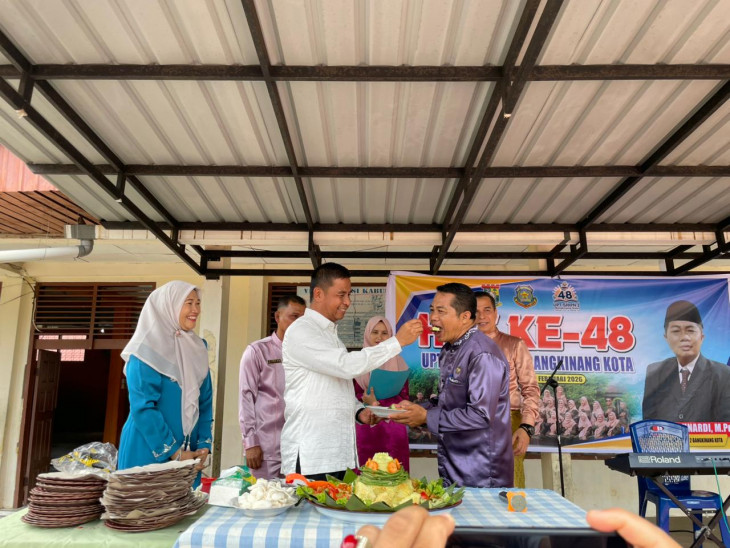 Bupati Kampar Tinjau Sarana SMPN 2 Bangkinang Kota pada Peringatan HUT ke-48
