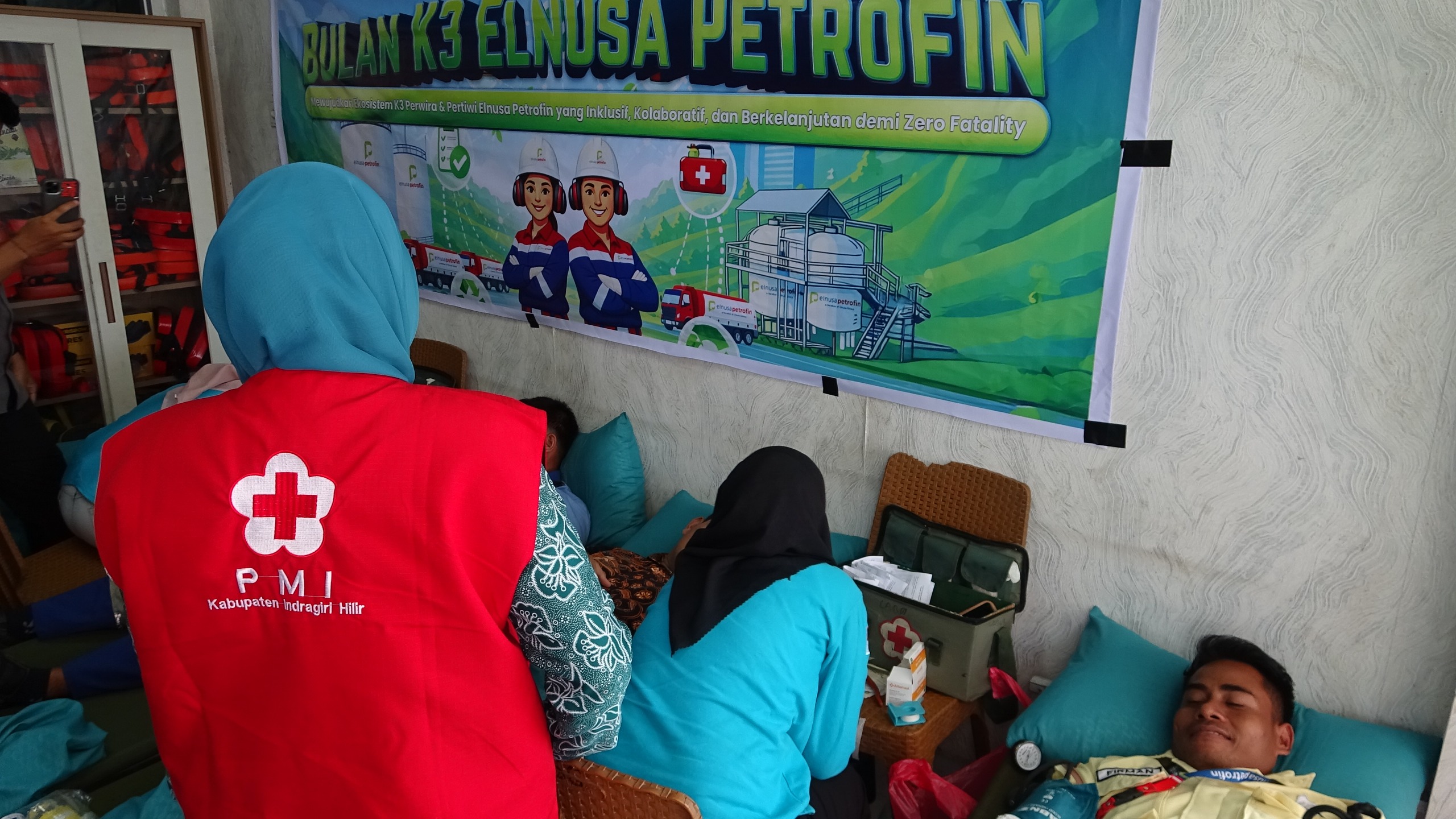 Peringati Bulan K3 Nasional, PMI Inhil dan PT Elnusa Petrofin Gelar Donor Darah di TBBM Tembilahan