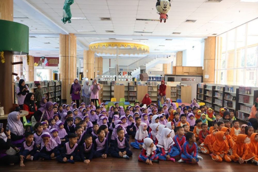 Perpustakaan Soeman Hs Perkuat Literasi Anak Lewat Program Kunjungan Sekolah