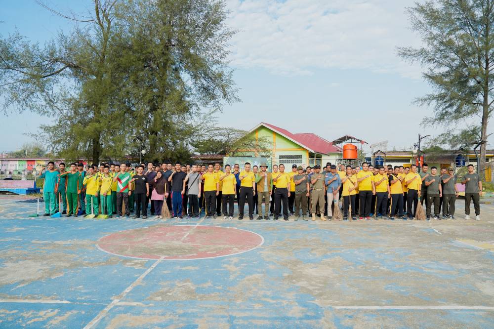 Polres Dumai Bersama TNI dan Pemko Gelar Aksi Bersih Taman Bukit Gelanggang Tindaklanjuti Arahan Pre