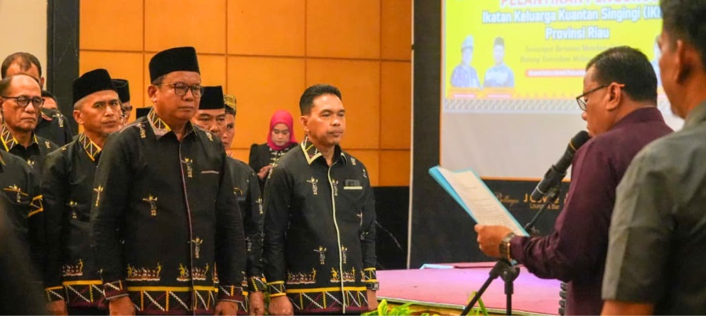 Perkuat Solidaritas Perantau, Bupati Suhardiman Amby Lantik Pengurus IKKS Riau 2025â€“2029
