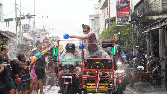 Festival Cian Cui di Meranti: ‘Perang Air’ Penuh Sukacita, Simbol Harmoni dan Persaudaraan