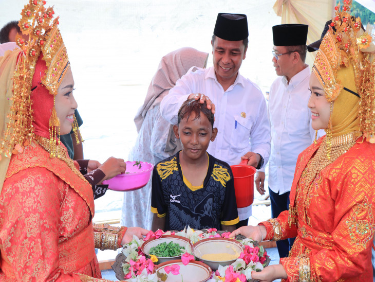 Hadiri Balimau Kasai di Batu Belah, Bupati Ajak Warga Sambut Ramadan dengan Hati Bersih