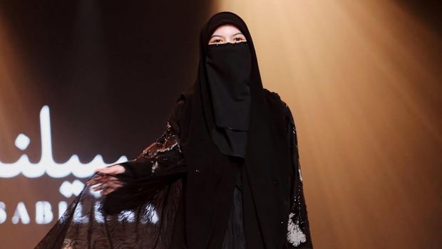 Wardatina Mawa Debut Jadi Model di Tengah Polemik dengan Insanul Fahmi-Inara Rusli