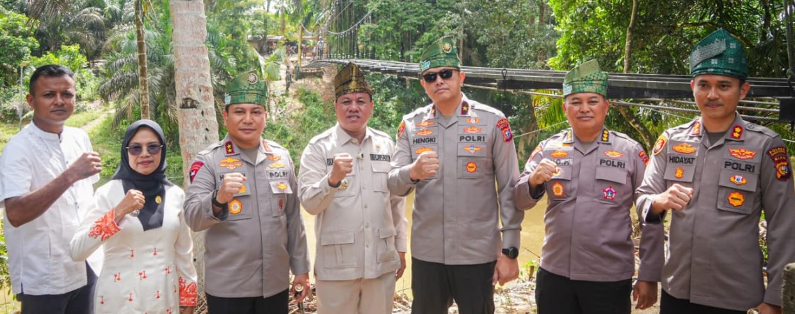 Kapolda Riau dan Bupati Kuansing Perkuat Sinergi Pembangunan di Muara Petai