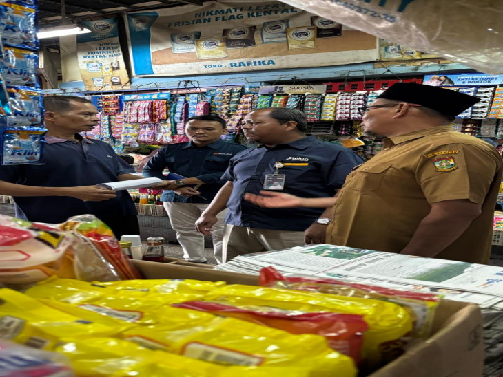 Perum BULOG KC Kampar dan Disperindag Sidak Pasar Pastikan Stok Aman Selama Ramadhan dan Lebaran