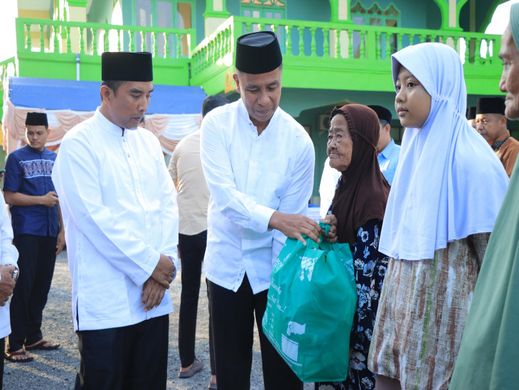 Bupati Kampar Pimpin Safari Ramadan Tim I di Desa Cinta Damai, Salurkan Berbagai Bantuan