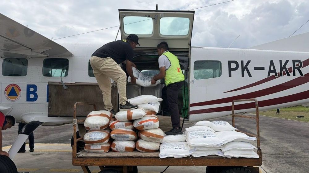 OMC Dikebut, 15 Ton Garam Disebar untuk Tekan Karhutla di Riau