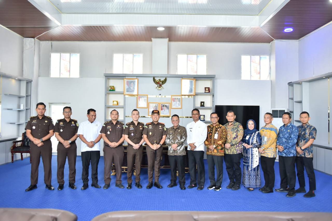 Perkuat Kolaborasi Pembangunan, Bupati dan Wabup Rohil Sambut Silaturahmi Perdana Kajari Firdaus