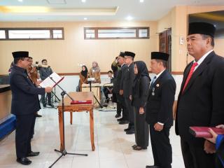 Lantik Lima Pejabat Administrator, Sekda Siak Tekankan Inovasi dan Profesionalisme ASN
