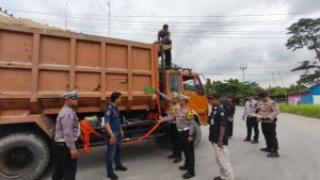 Operasi ODOL di Pekanbaru: 11 Truk Ditilang, Satu Kendaraan Diamankan Polisi