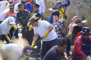 Sekdaprov Pimpin Aksi Bersih Bersama Dukung Gerakan Indonesia ASRI