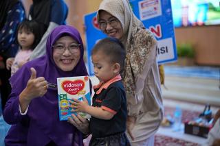Indomaret Salurkan 250 Paket Nutrisi untuk Anak Siak, Siti Syarifah Sampaikan Apresiasi