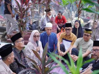 Jelang Ramadhan, Wakil Bupati Kampar Laksanakan Ziarah Kubur dan Bagikan Sembako