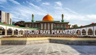 Tarawih Satu Juz Tiap Malam, Masjid Raya Senapelan Targetkan Khatam Bersama di Pengujung Ramadan