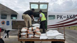 OMC Dikebut, 15 Ton Garam Disebar untuk Tekan Karhutla di Riau