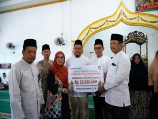 Safari Ramadhan di Bukit Kemuning, Wabup Kampar Serahkan Bantuan dan Dana Pembangunan Masjid