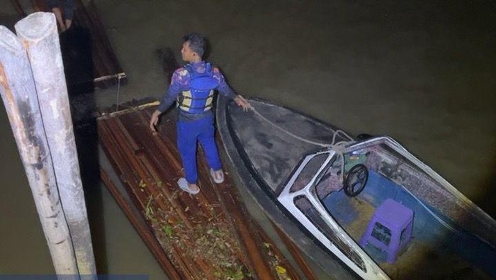 Polisi Bongkar Illegal Logging di Sungai Dedap, 10 Rakit Kayu Diamankan