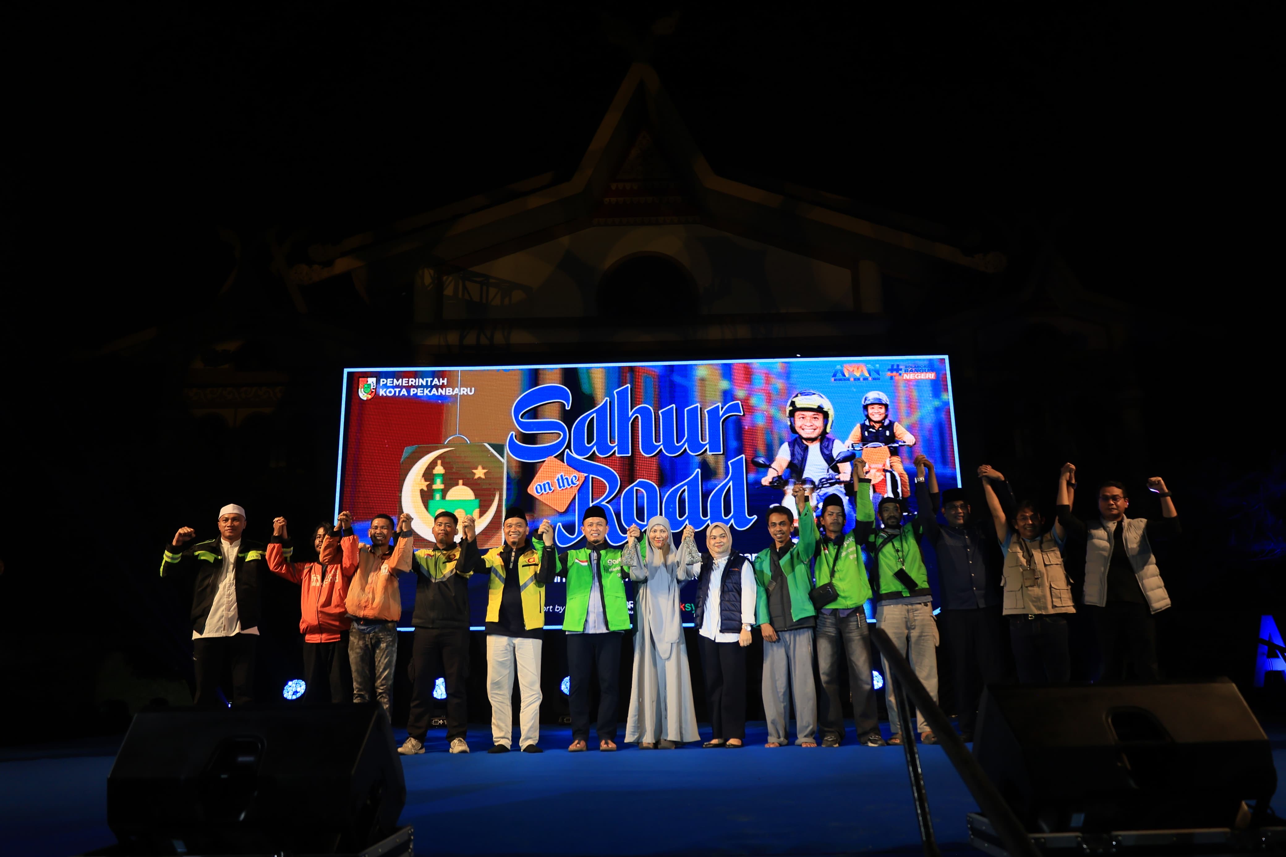 Wako Pekanbaru Sapa Ribuan Driver Ojol dalam “Sahur on the Roadâ€