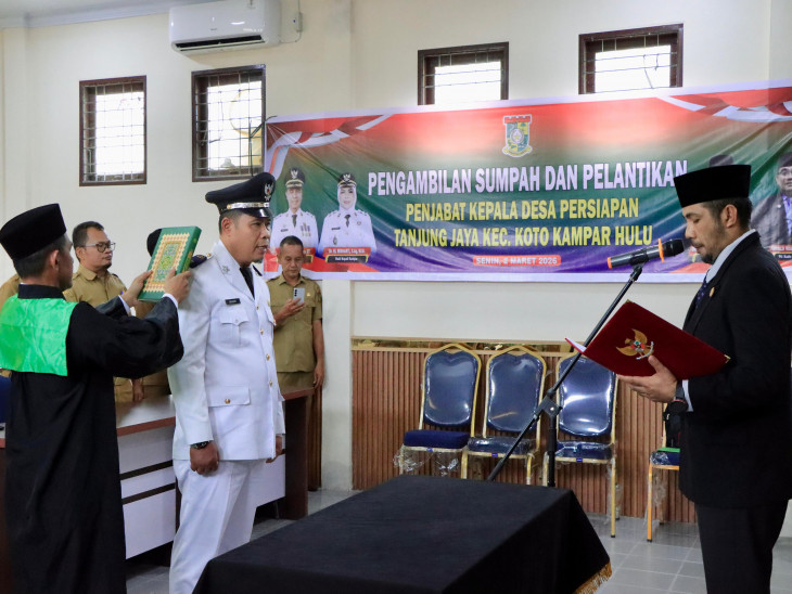 Pemkab Kampar Resmi Lantik Pj Kepala Desa Persiapan Tanjung Jaya