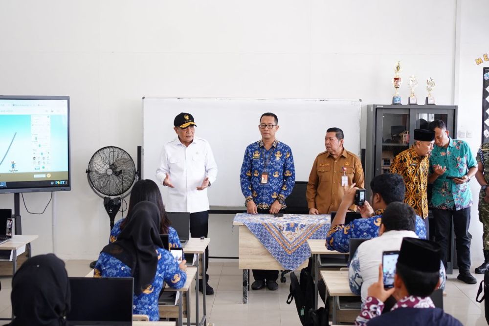 Menko Polkam Tinjau SRMA 31 Pekanbaru, Pastikan Program Sekolah Rakyat Berjalan Baik