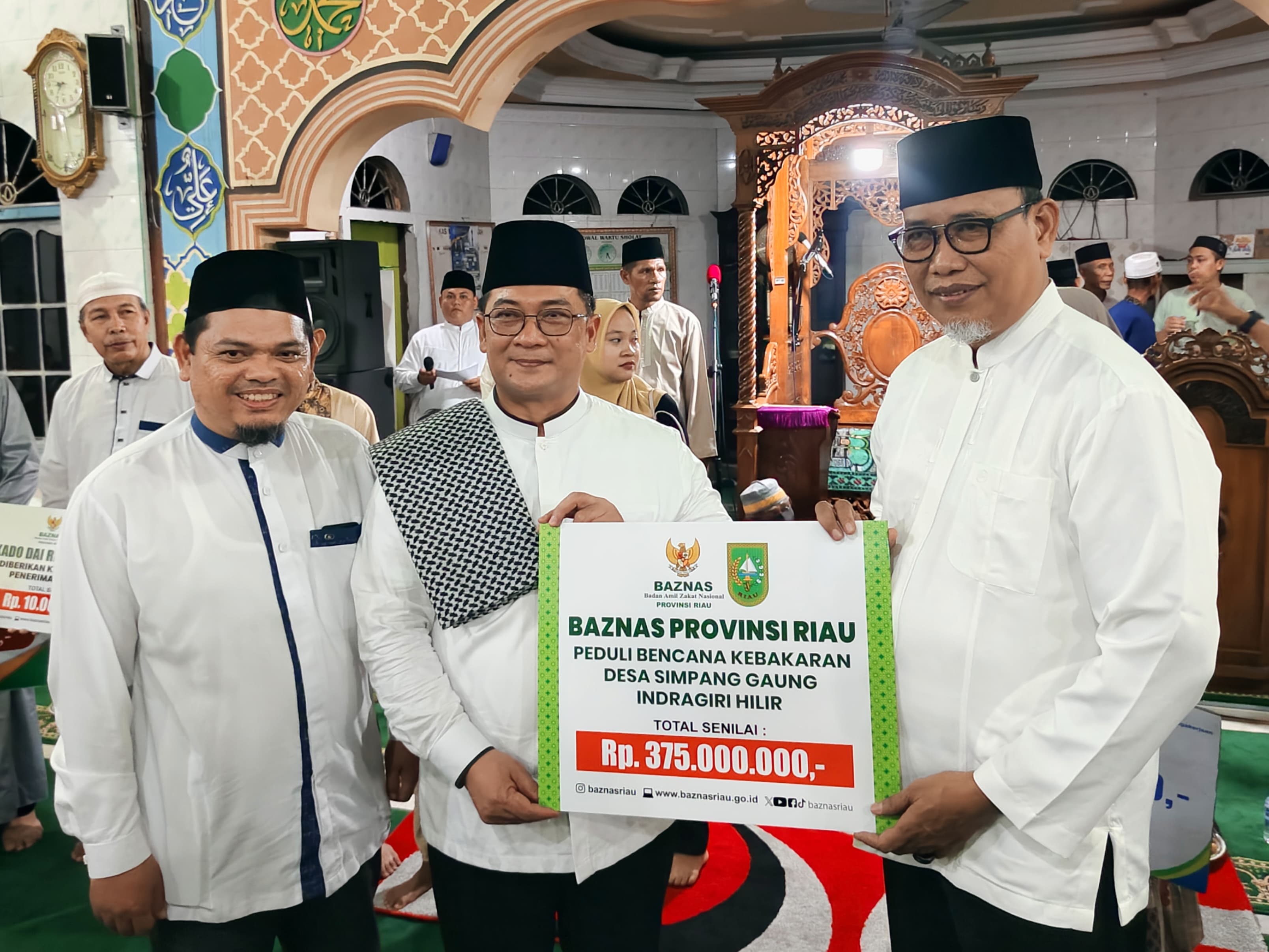 Pemprov Riau Salurkan Bantuan Rp375 Juta untuk Korban Kebakaran di Simpang Gaung