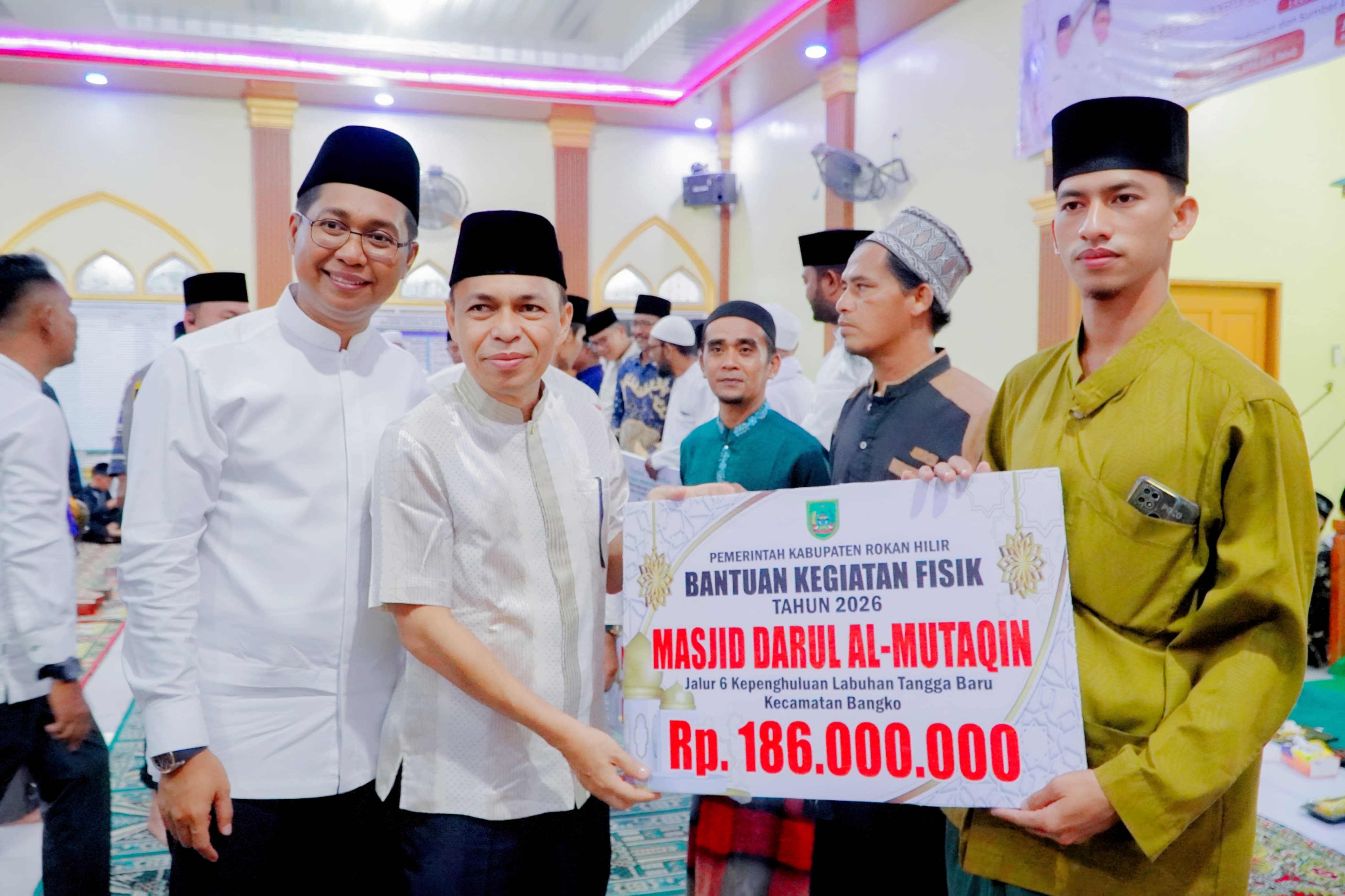 Wabup Rohil Salurkan Bantuan Renovasi Ratusan Juta Rupiah pada Peringatan Nuzulul Quran