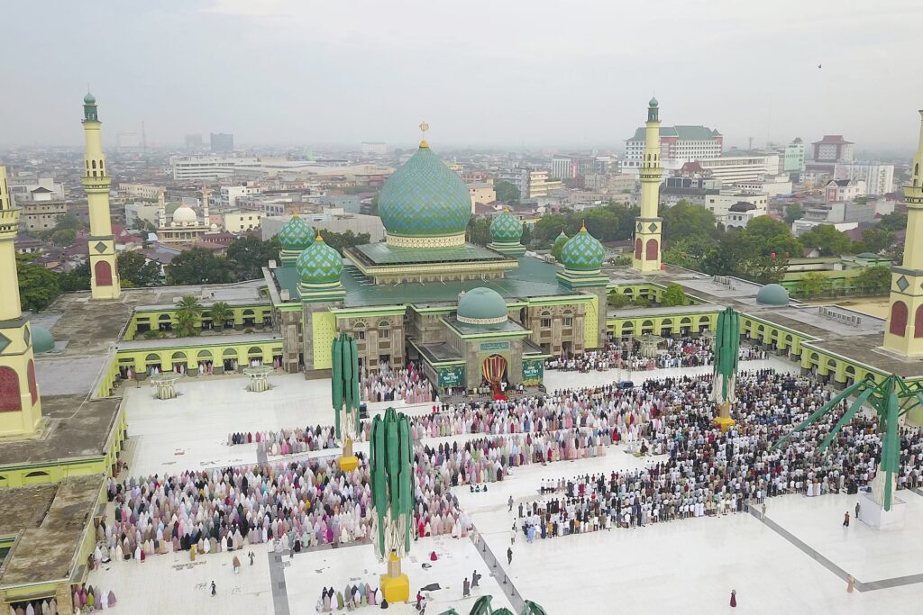 Tiga Lembaga Salurkan Rp90 Juta untuk Kegiatan Ramadhan di Masjid Raya Annur