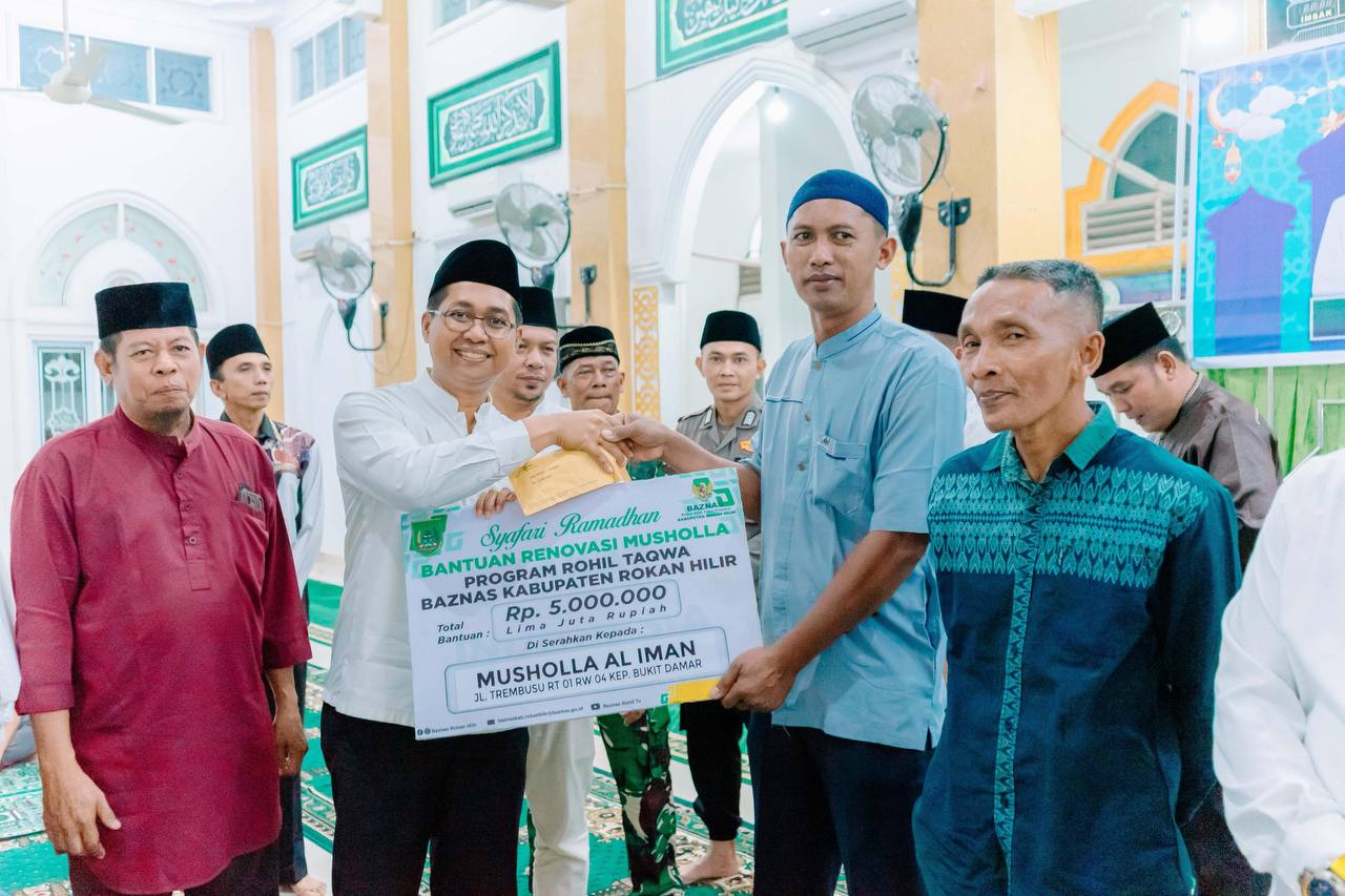 Safari Ramadhan di Simpang Kanan, Wabup Jhony Charles Salurkan Bantuan BaznasÂ