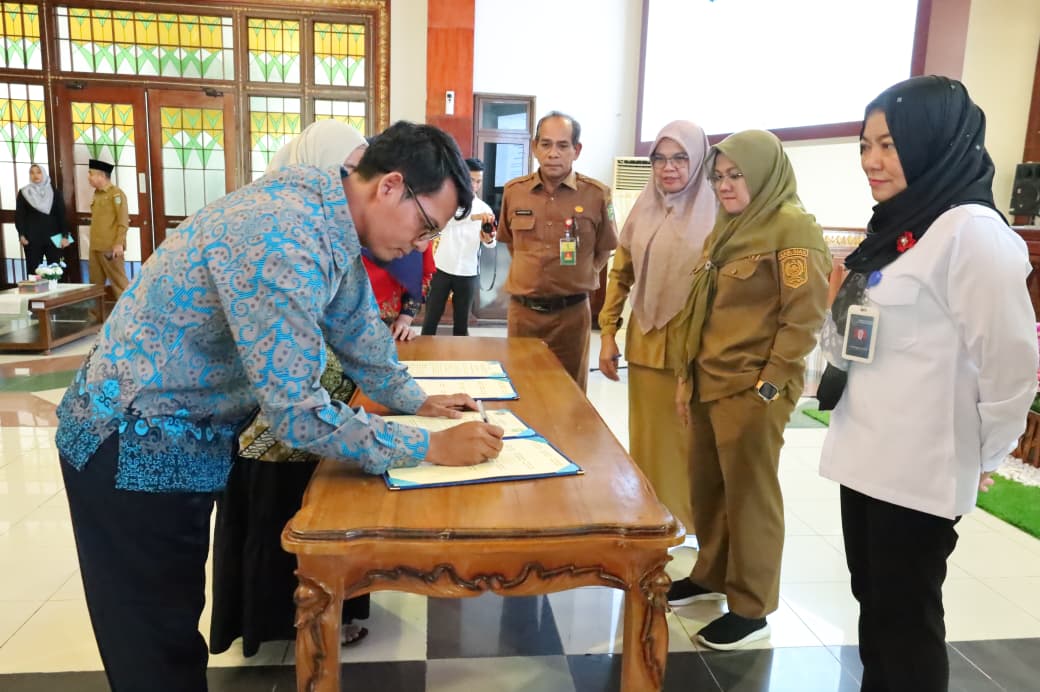 Bupati Siak Perkuat Pelaksanaan Program MBG, Yayasan dan Mitra Dapur SPPG Teken Komitmen Bersama