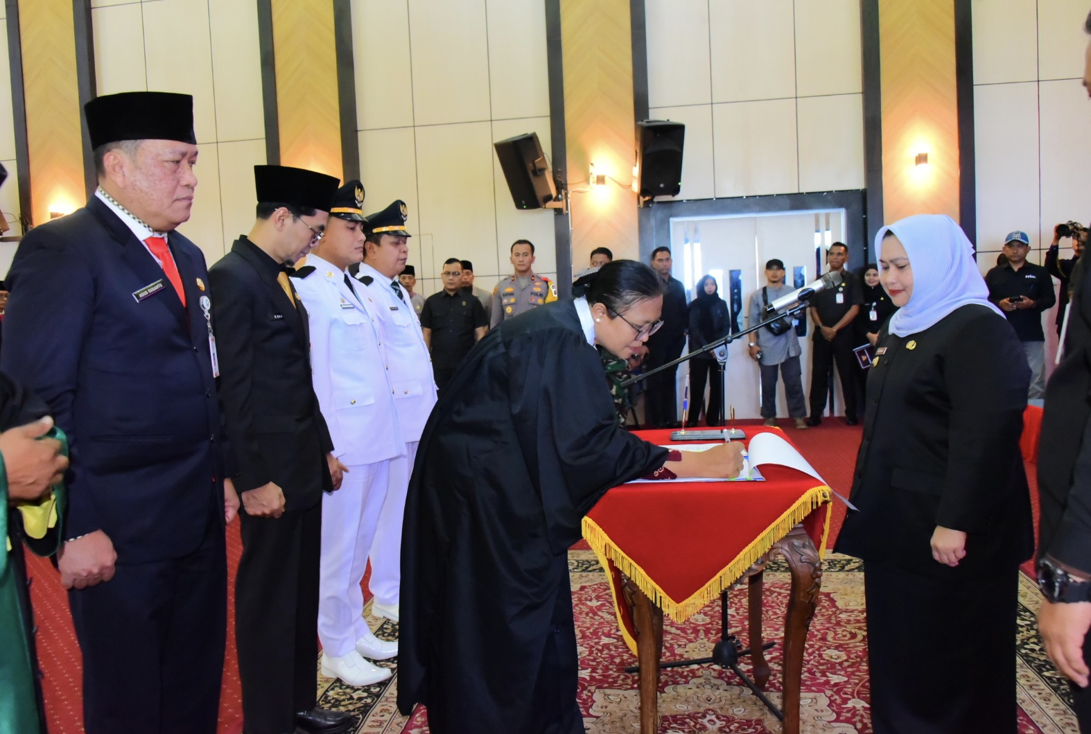271 Pejabat Dilantik, Bupati Kasmarni Tekankan Jabatan Sebagai Amanah, Bukan Status