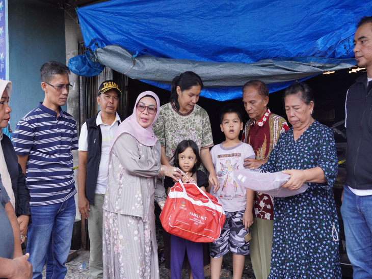 Wabup Kampar Salurkan Bantuan kepada Keluarga Korban Kebakaran di Desa Tanah Merah