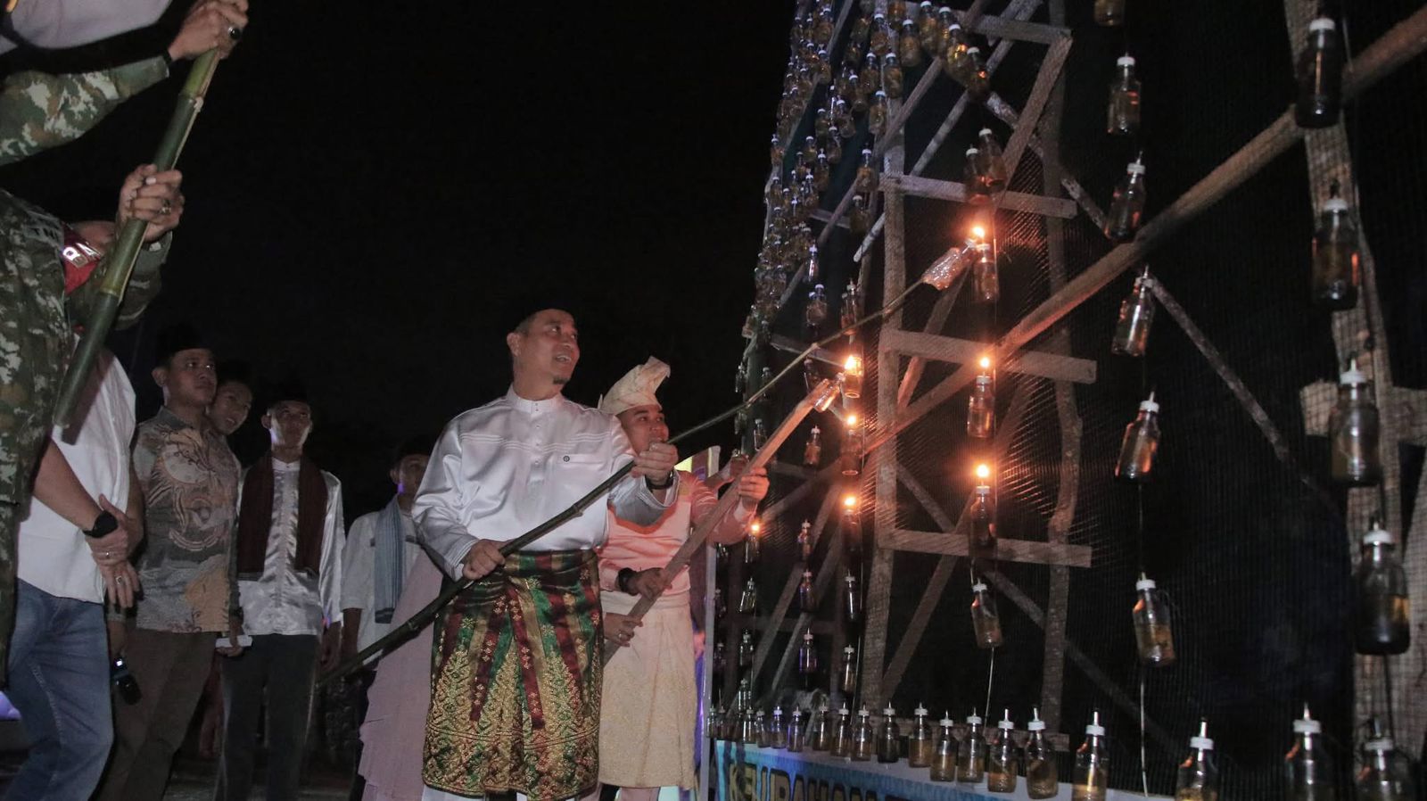 Colok Wawako Pekanbaru Apresiasi Festival Lampu Colok Bukit Raya