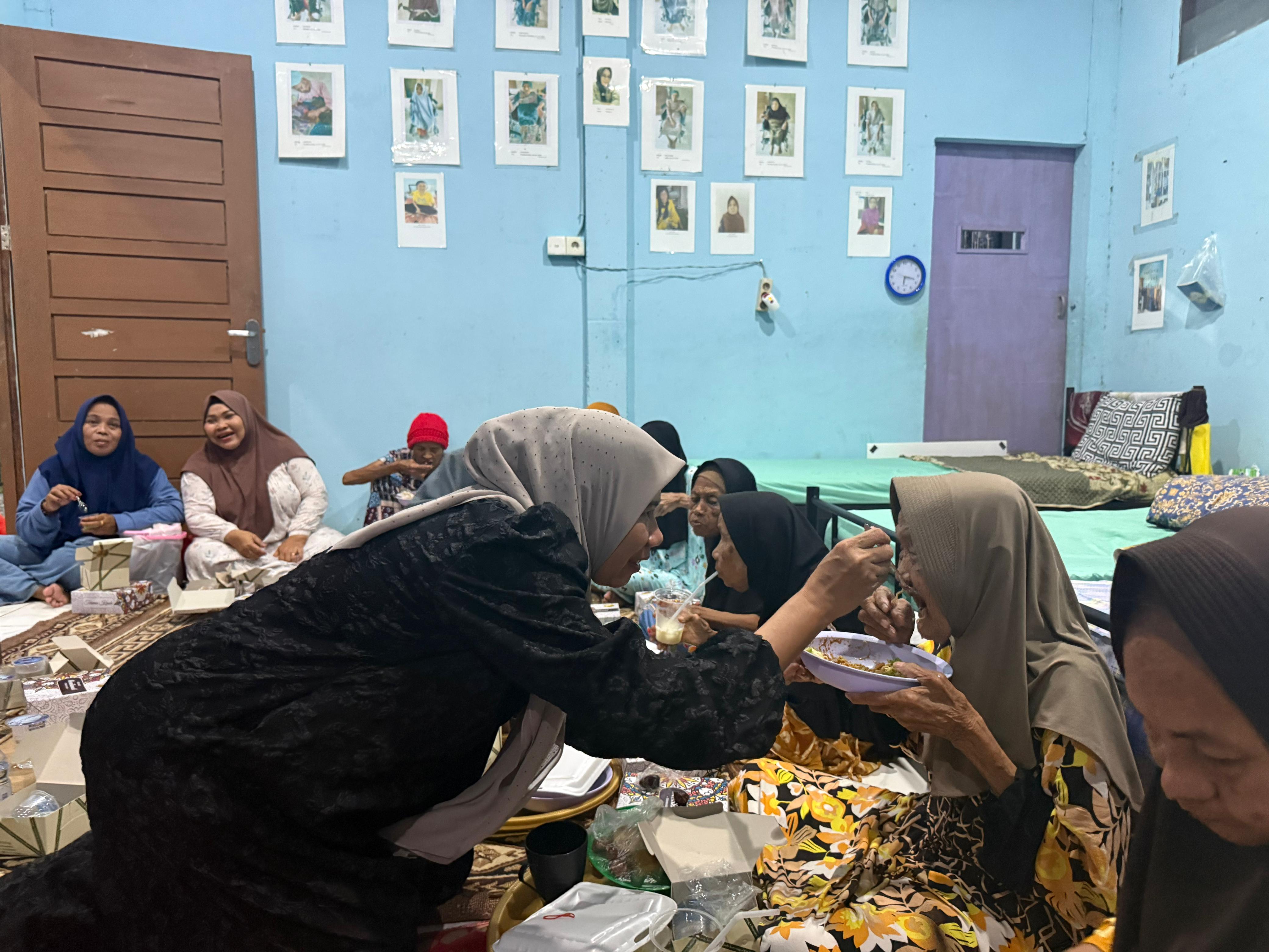 Wabup Inhil Buka Puasa Bersama Lansia di Panti Pondok Bhakti