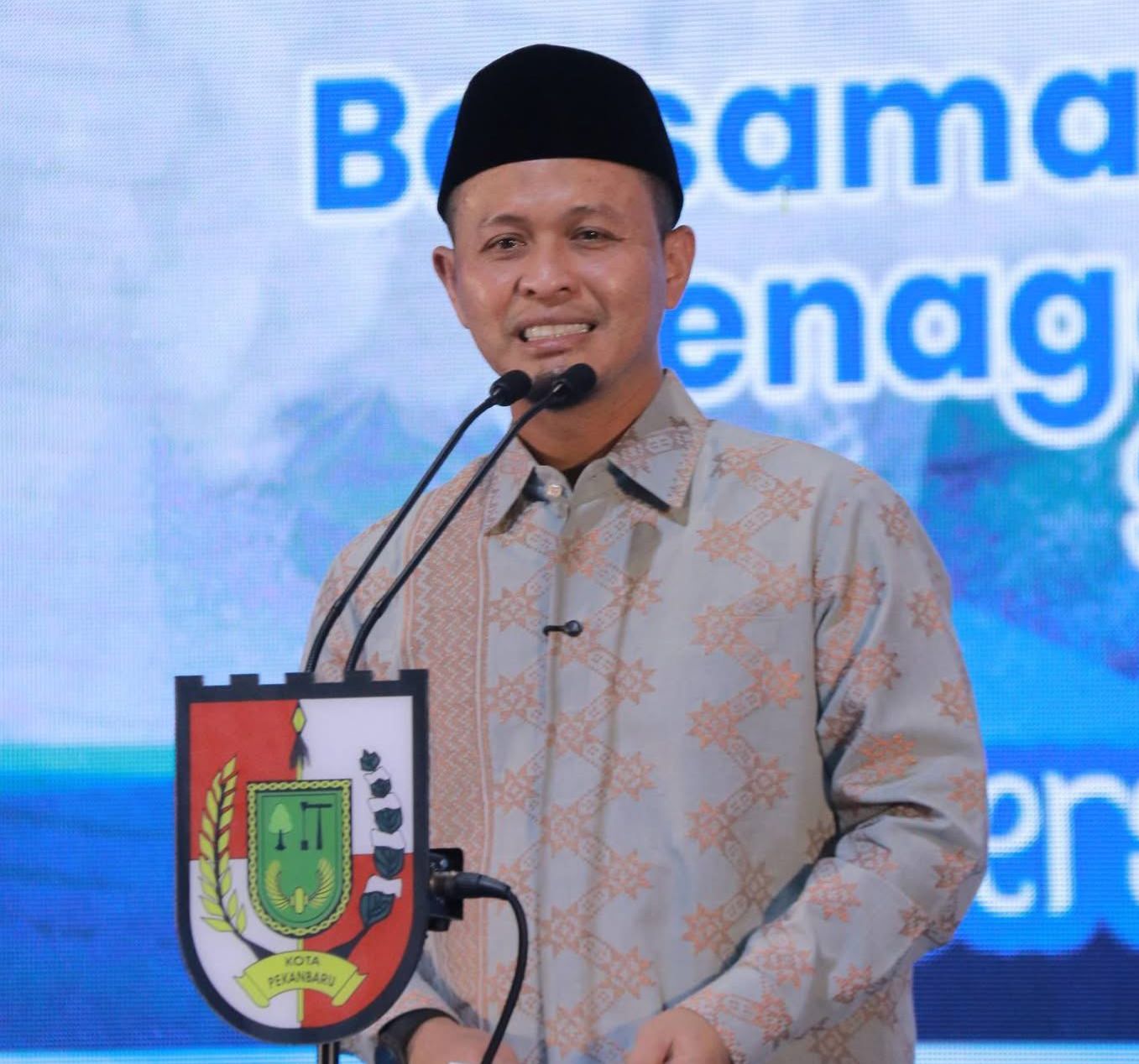 Wako Agung Nugroho Salat Id di Lapangan Hang Jebat, Jemaah Bisa Hadiah Umrah