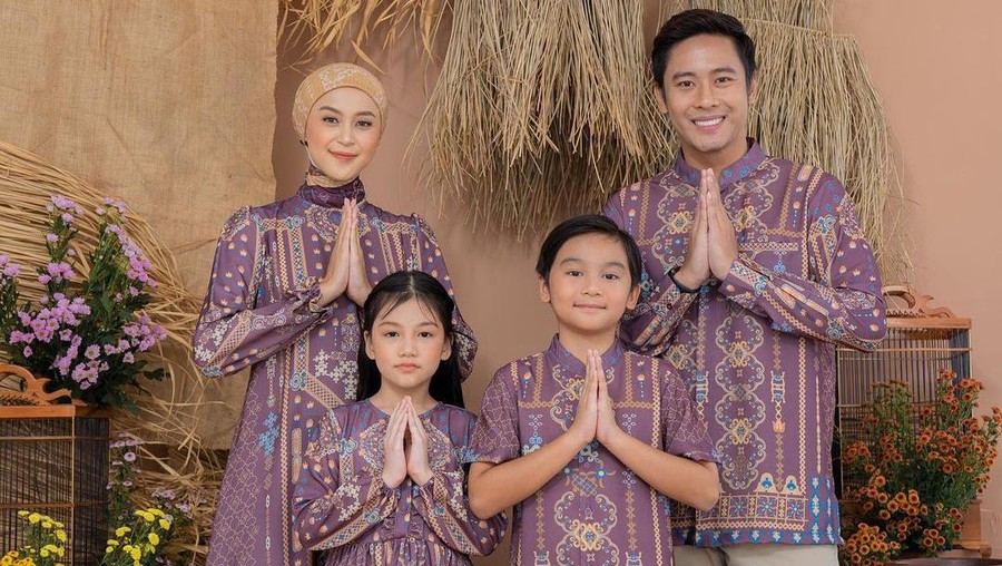 Dari Sarimbit ke Seragam Keluarga: Asal-usul Tren Baju Lebaran Kompak di Indonesia