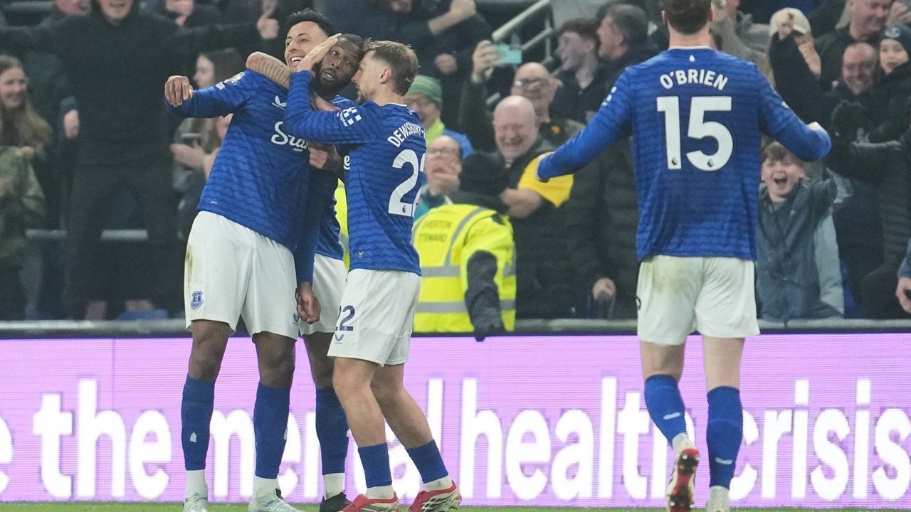Everton Hajar Chelsea 3-0, The Toffees Dekati Zona Eropa di Premier League