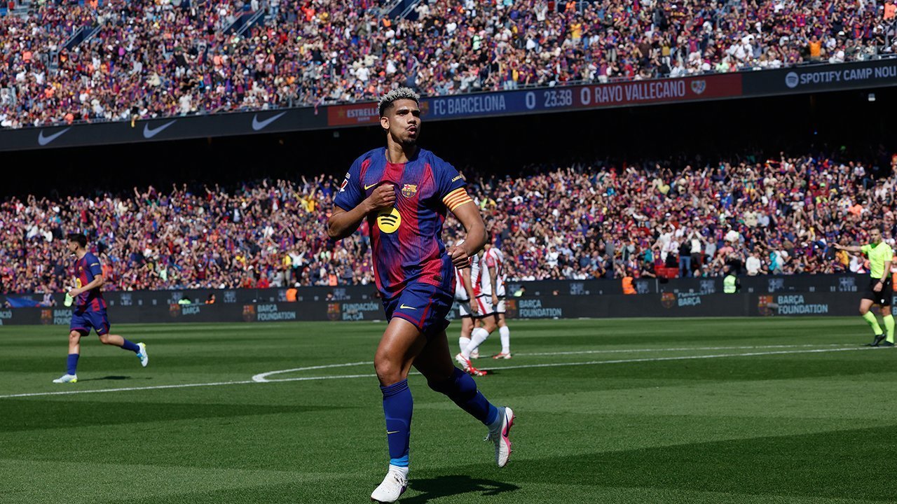 Sundulan Araujo Jadi Penentu, Barcelona Tekuk Rayo dan Kukuh di Puncak