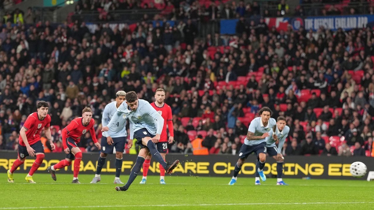 Inggris Gagal Menang! Blunder Ben White Bikin Uruguay Paksa Imbang 1-1