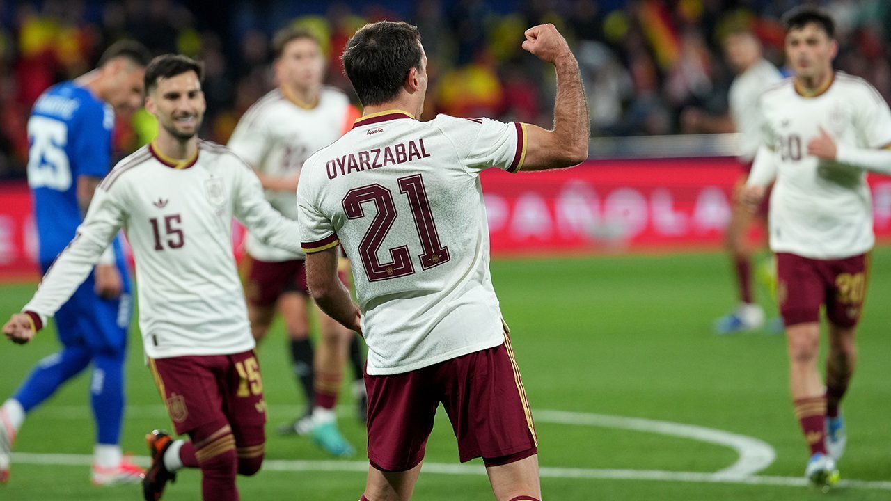 Spanyol Dominan! Oyarzabal Borong Dua Gol, Serbia Dibungkam 3-0