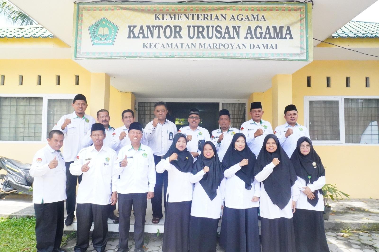 Kakankemenag Pekanbaru Tinjau Disiplin Pegawai Pasca Idulfitri di Madrasah dan KUA